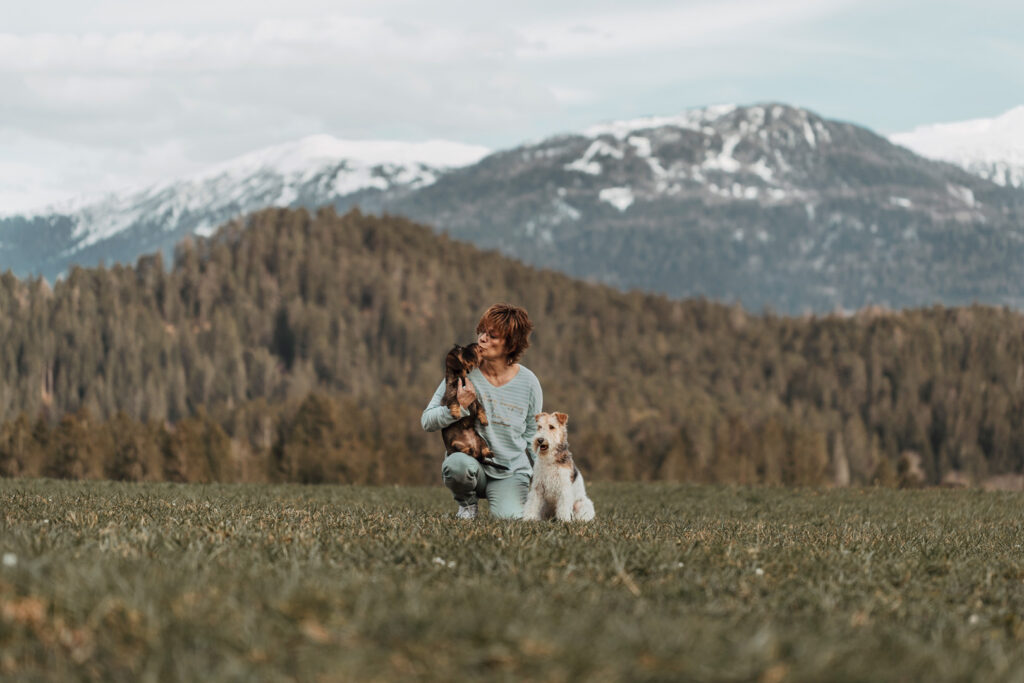 Fotoshooting Outdoor | Eugenia mit Abby und Bonny | ⓒ Lea Styger Photography